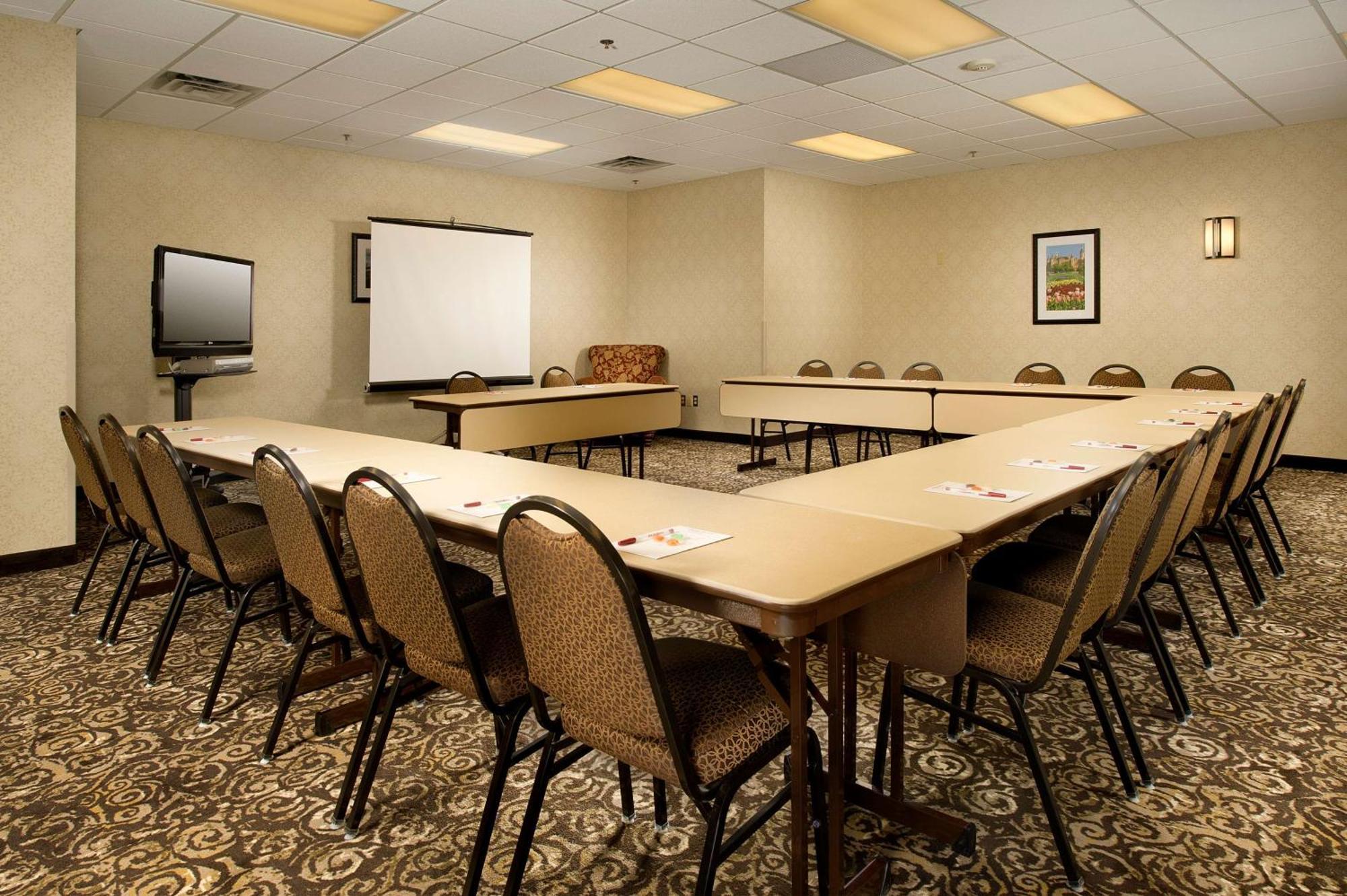 Drury Inn & Suites Frankenmuth Bagian luar foto